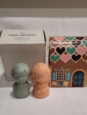 Avon Hansel and Gretel Soap Figurine Pair in Pink & Blue NOS